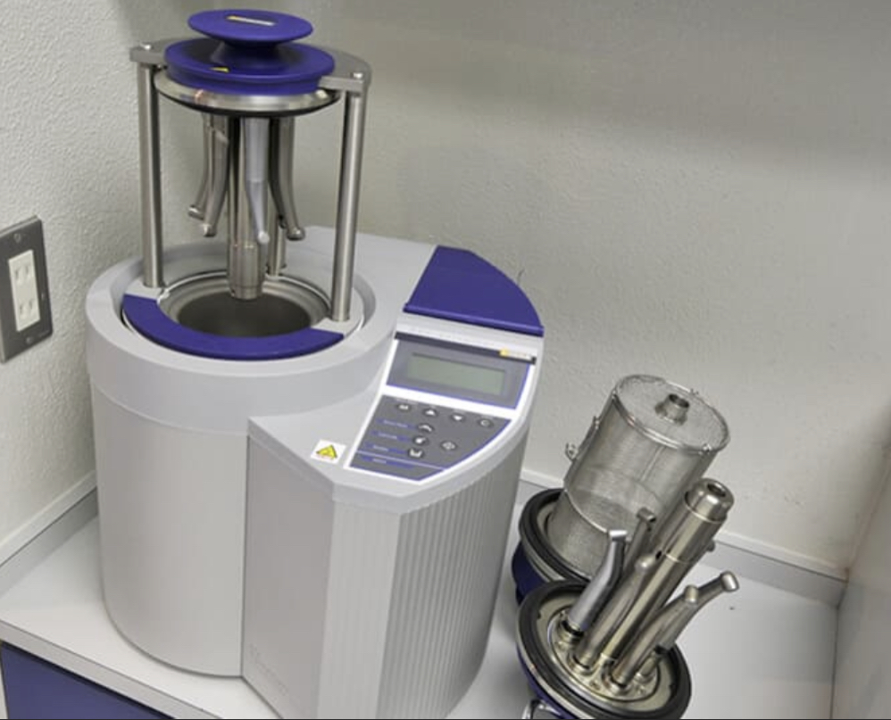 患者さんごとに切削器具を滅菌できるDACという滅菌器を表す画像